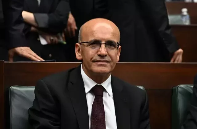 Mehmet Şimşek: Bütçe faize gidiyor demek için ya kötü niyetli olmak ya da rakamlara bakmamak lazım