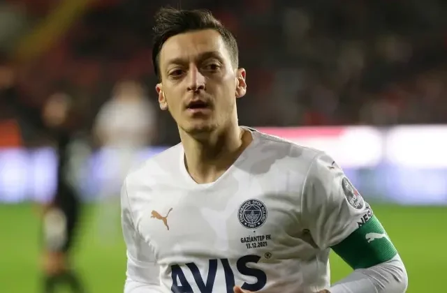 Mesut Özil’den Türk futbolu için ortalığı ayağa kaldıracak sözler