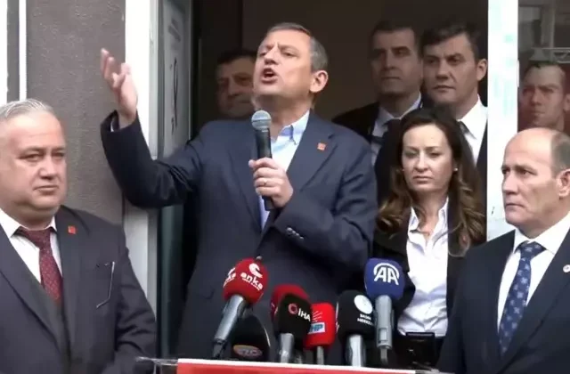 Özel, Erdoğan’ın hapse girmesine neden olan şiiri yanlış okudu