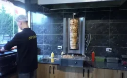 Ruhsat yok, iş yeri yok: Evlerinde döner yapıp satıyorlar