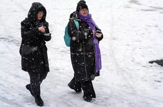 Sabiha Gökçen Havalimanı’nda uçuşlara kar engeli