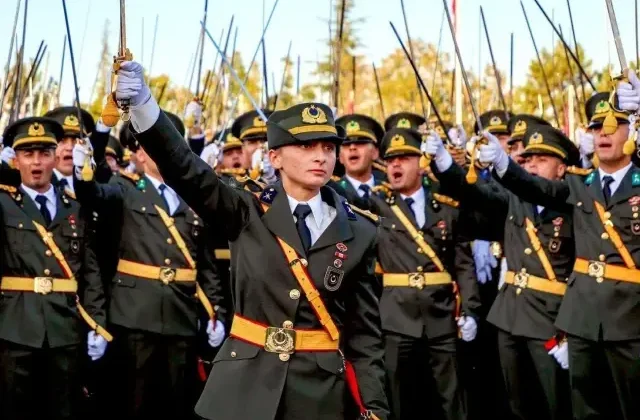 Sessiz sedasız gittiler! TSK’dan ihraç edilen teğmenlerden dikkat çeken ziyaret