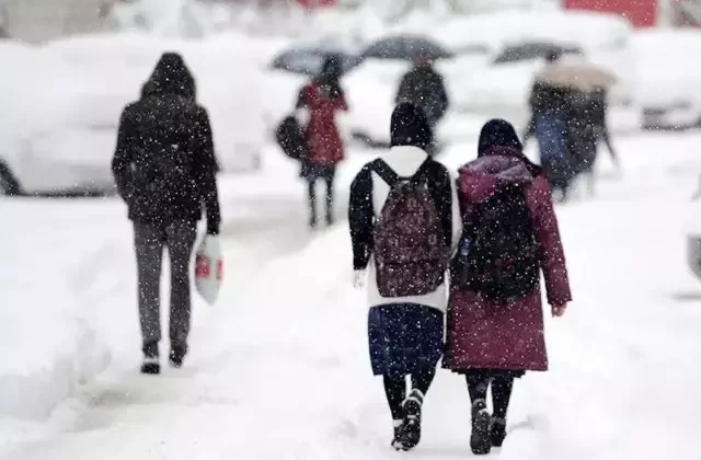 Sinop ve Kastamonu’da etkili olan kar yağışı nedeniyle eğitime ara verildi