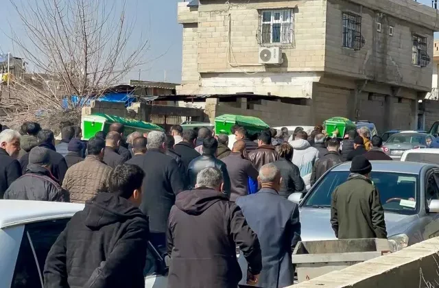 Sobadan sızan gazdan ölen 3 kardeşin cenazesinde yürek burkan görüntü