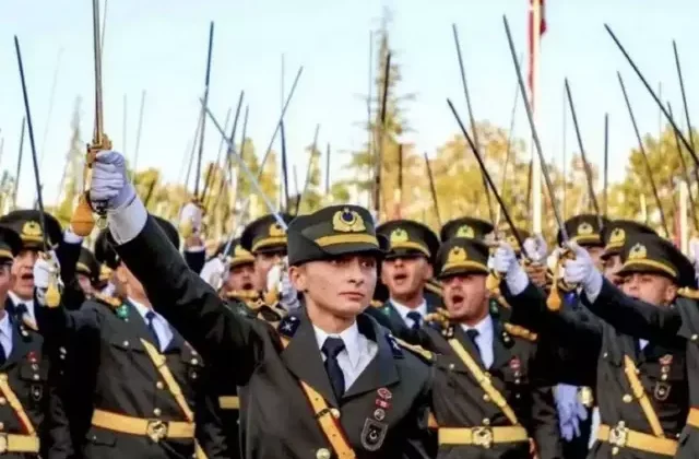 TSK’dan ihraç edilen teğmenlerden ilk dava