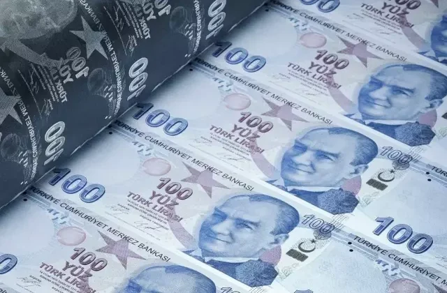 Yeni 100 ve 10 TL banknotlar bugün tek bir değişiklikle tedavüle çıkıyor