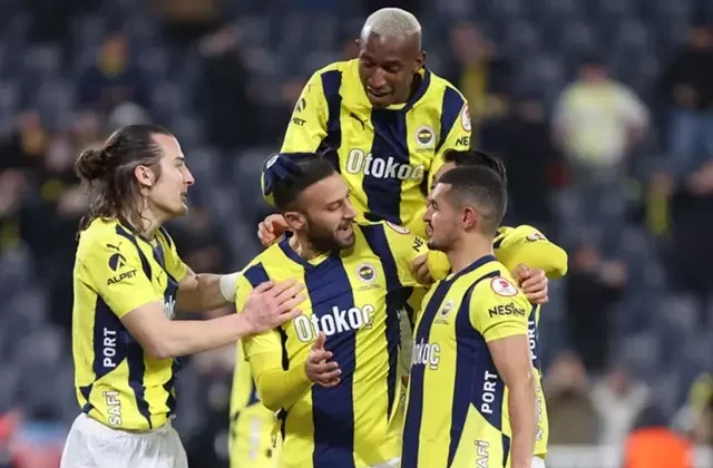 Yeni transfere büyük şok! İşte Fenerbahçe’nin UEFA listesine eklediği 3 futbolcu