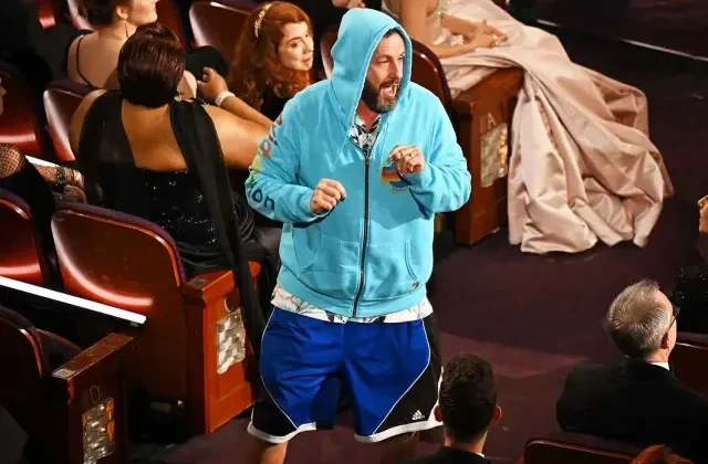 Adam Sandler’ın Oscar stili gündem oldu: Adam ne giyiyorsun?