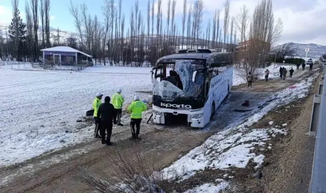 Afyonkarahisar’da otobüs kazası: 1 ölü, 25 yaralı