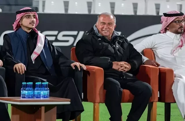 Ayın teknik direktörü seçilen Fatih Terim’e para ödülü