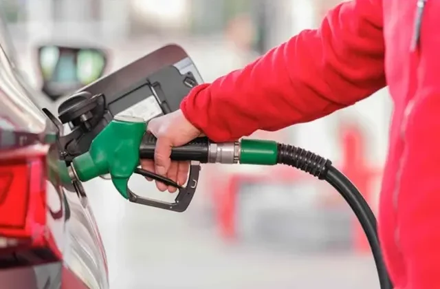 Benzine 1 lira 15 kuruş indirim geliyor