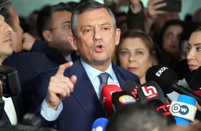 CHP lideri Özel: O küfrü kendi anneme edilmiş sayıyorum