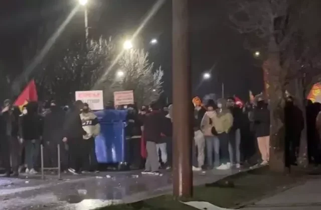 Dün gece gerçekleşen İmamoğlu protestolarında 16 polis memuru yaralandı