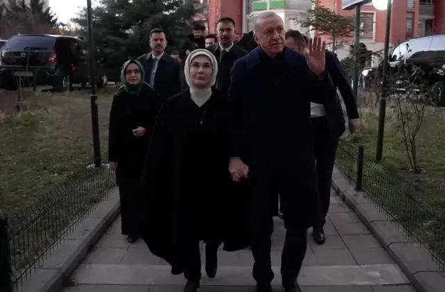 Erdoğan çifti el ele iftara gitti