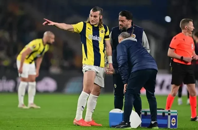 Fenerbahçe’de Çağlar Söyüncü sakatlandı