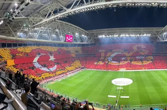 Galatasaray taraftarının gönlünde taht kuran futbolcu geri geliyor