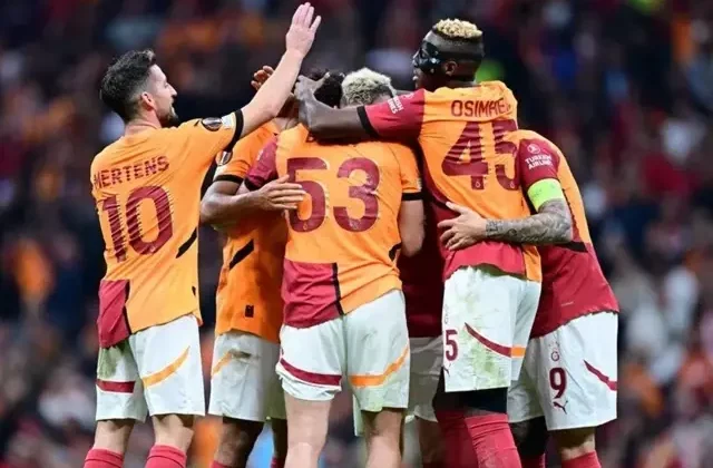 Galatasaray’da iki ismin kalemi kırıldı