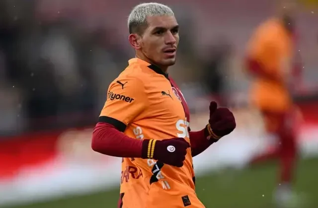 Galatasaray’dan ayrılacak! Torreira’nın yeni takımını menajeri duyurdu