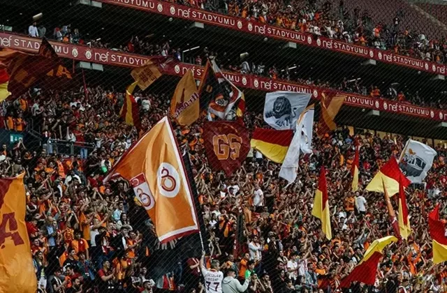 Galatasaray’ın yıldızına büyük şok! Sapasağlam olduğu maçta forma giyemeyecek