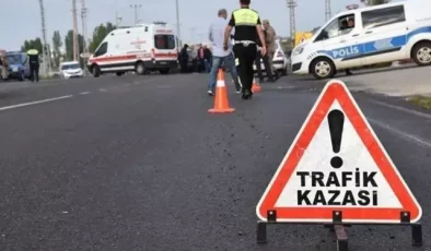 Isparta’da iki araç kafa kafaya çarpıştı