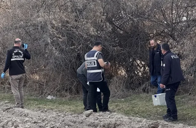 Kayseri’de boş arazide 3 kişi baygın, 1 kişi ölü bulundu