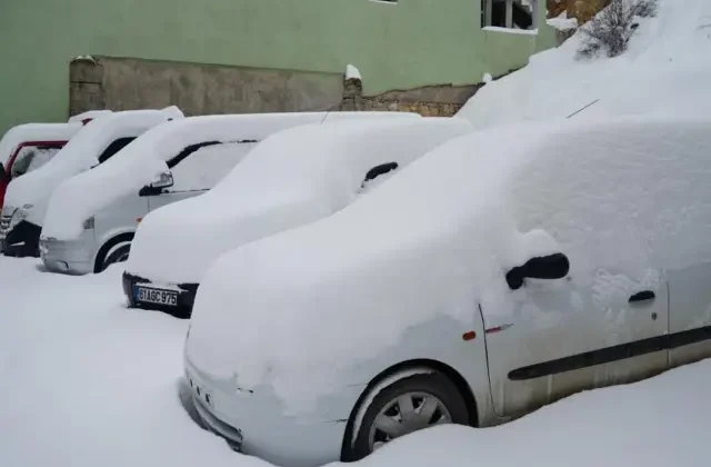 Mart kapıdan baktırdı! 15 santimetre karla uyandılar