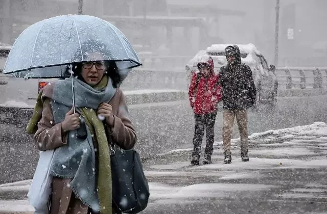 Meteoroloji 26 ili uyardı! İstanbul’a bile kar yağışı göründü