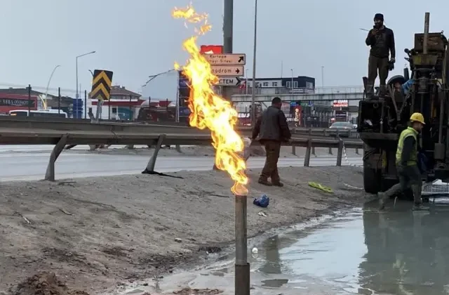 Nereyi kazsalar gaz çıkıyor! Yine alevler yükseldi, bölge alarmda