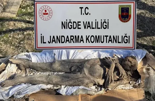 Niğde’de Orta Çağ dönemine ait mumya satmaya çalışan 6 kişi yakalandı