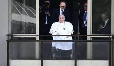 Papa Francis, tedavi gördüğü hastaneden taburcu oldu