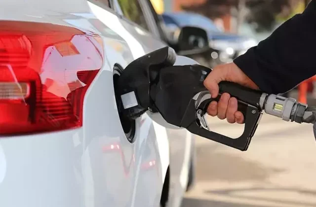 Petrol fiyatlarının yükselmesiyle akaryakıta zam beklentisi arttı