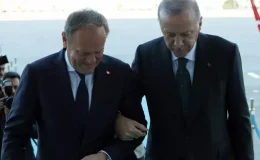 Polonya Başbakanı Tusk kırık ayakla Türkiye’ye geldi, Erdoğan koluna girdi