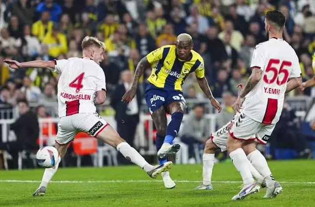 Şampiyonluk yolunda büyük kayıp! Fenerbahçe, Samsunspor ile 0-0 berabere kaldı