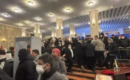 Saraçhane’de gerginlik tırmandı! Polisten kaçan protestocular İBB binasına girdi