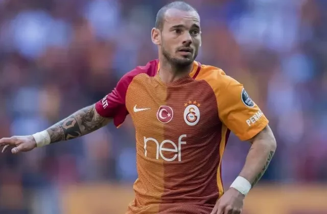 Sneijder’in 10 numarasını söküp atan yıldız futbolcu Fenerbahçe’ye geliyor