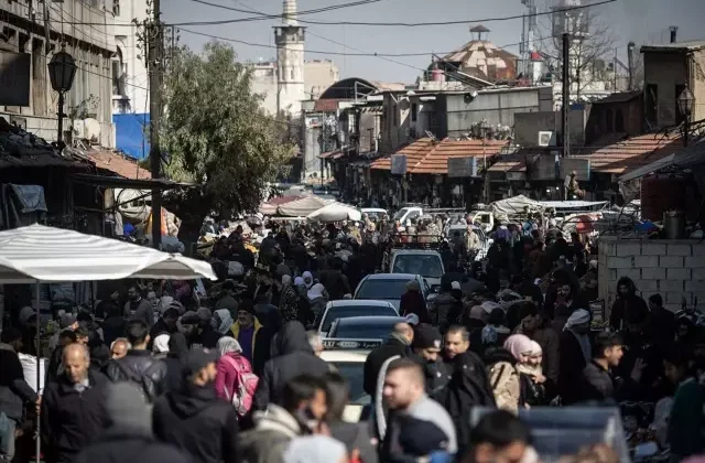 Suriye’de 12 bin memur görevden alındı