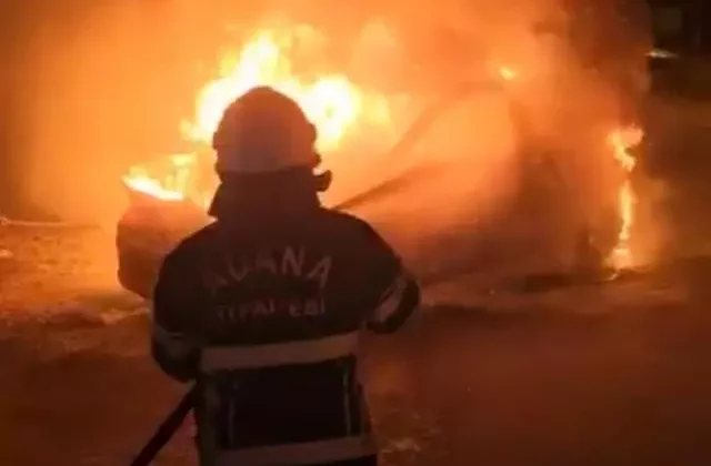 Telefonda “Psikolojim bozuk” dedikten sonra annesine ait aracı ateşe verdi