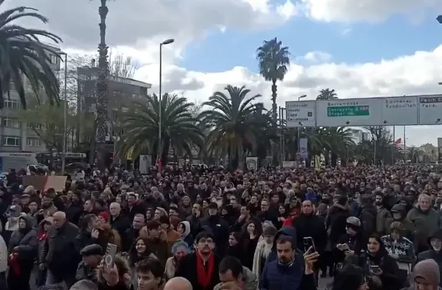 Vatan Caddesi’nden yürüyen binlerce kişi Saraçhane’ye ulaştı