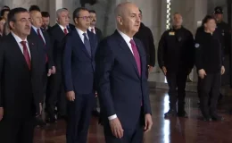 Anıtkabir’de 23 Nisan töreni! Devlet erkanı Atatürk’ün mozolesine çelenk bıraktı