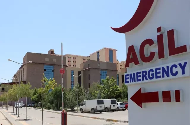 Diyarbakır’da 53 öğrenci zehirlenme şüphesiyle hastaneye kaldırıldı