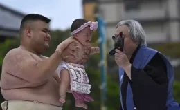 Japonya’da asırlık ilginç gelenek, bebeklerden ilk ağlayan kazandı