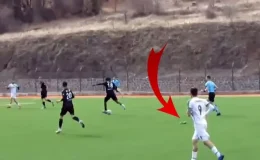 Kramponu çıkan futbolcunun yalın ayakla attığı gol ağızları açık bıraktı