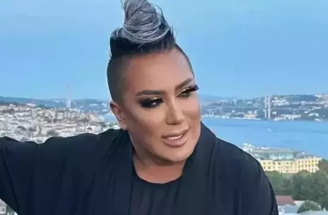 Murat Övüç konserde yere kapaklandı