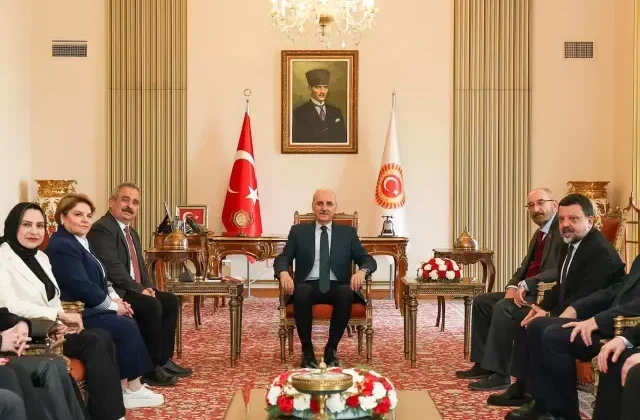 TÜBAF’tan TBMM Başkanı Kurtulmuş’a ziyaret: Gazetecilerin ailelerine gri pasaport talebi