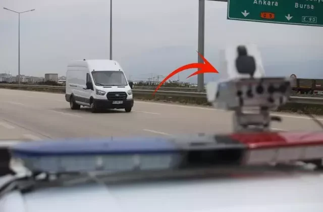 1 yıldır yol kenarlarında! Aynı anda 4 araca ceza kesebiliyor