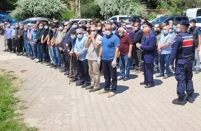 1,5 yaşındaki Metehan öldü ilde alarm verildi! Cenazede herkes maske taktı