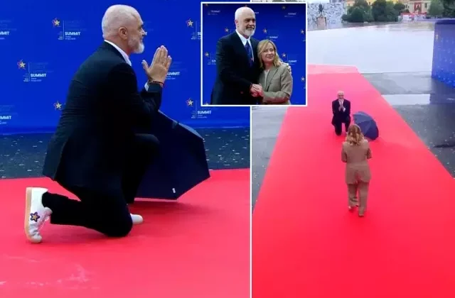 2 metrelik başbakana diz çöktüren Meloni’den olay sözler: Benim boyuma erişmek istedi