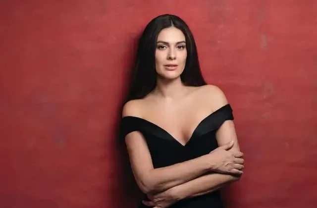 25 kilo veren Bergüzar Korel’den bikinili poz