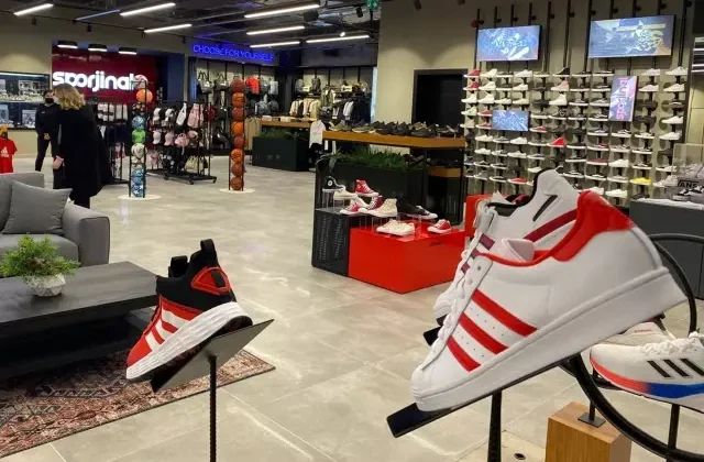 Adidas müşterilerinin kişisel verileri çalındı