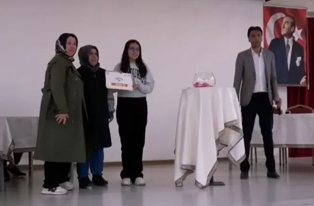 Ailelerle elele, kitaplarla gönülden gönüle! Yeşilhisar’da anlamlı yarışma